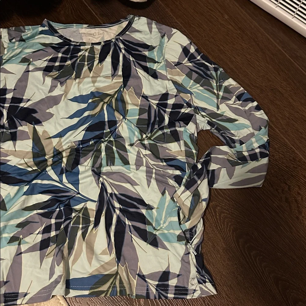 Hang 🦶 Ten | Surfing Tops
X2 - Picture 6 of 6